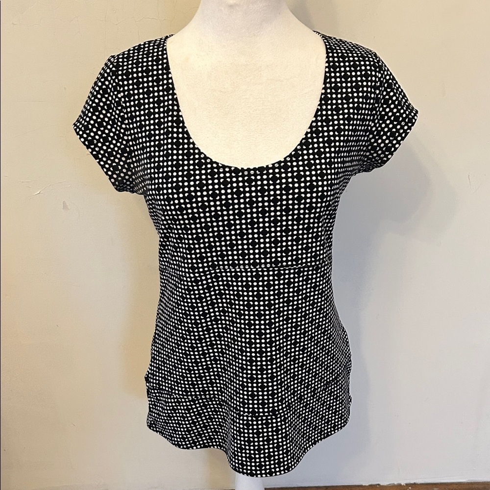 DKNY Black and White Dot Scoop Neck Women's Cap Sleeve top Size S EUC